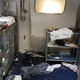 Estado en que quedó el interior del avión tras la batalla entre el pasajero y la tripulación. Foto: AP